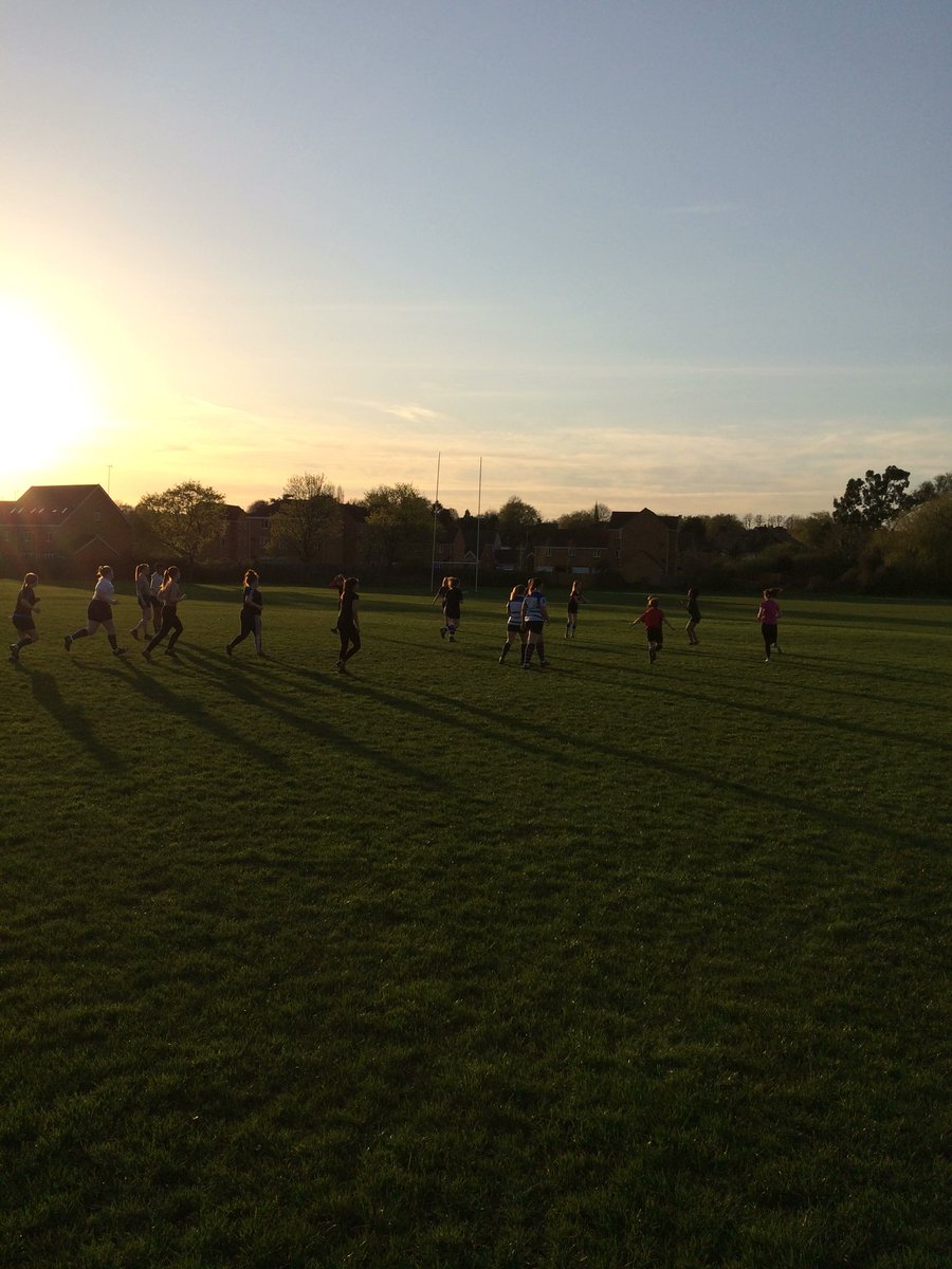 RFUCRCNorthants's tweet photo. 30 girls enjoying the sun at the end of the season @OfficialKRFC. Amazing to see this group grow from 5 up to 30+ registered players! #targetedwork #englandrugby @EnglandRugby https://t.co/I12LYCUx7k