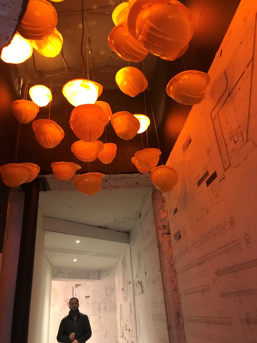 johnmonkuk's tweet photo. Interesting hotel art display! https://t.co/2G5ZSR8n9o