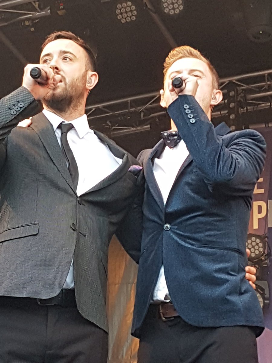 louannb1985's tweet photo. Remembering the good times in my hometown last year so glad I managed to swap my shift that day @ShrewsFlowerShw @OfficialMarkF #Reminising #RIPTimmyMatley https://t.co/xO5WLWRymH