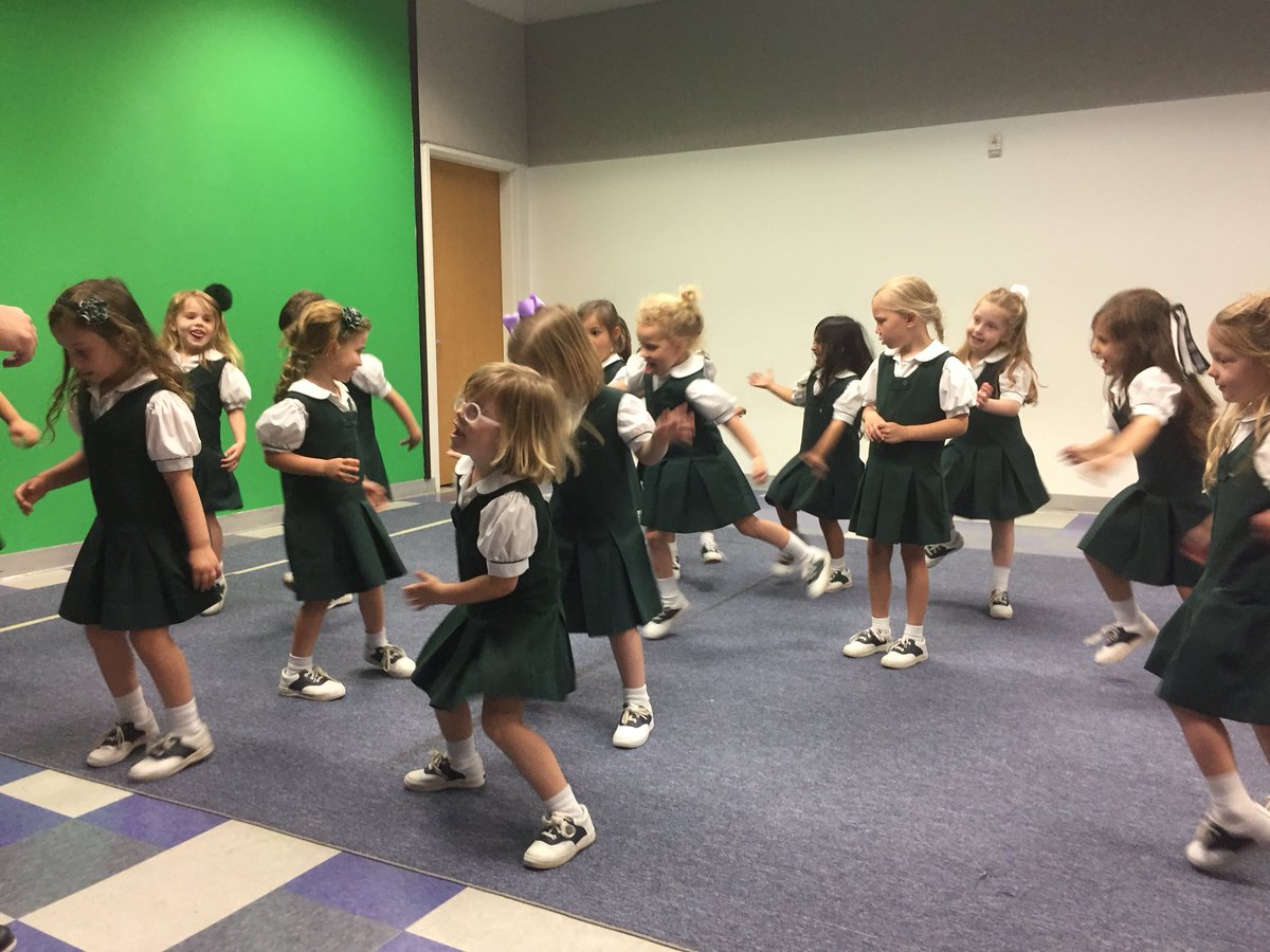 michelleg2015's tweet photo. PreK field trip #DCT #library #weekoftheyoungchild @AllisonHoganEDU @kbeckr @RandalRhodus https://t.co/QU1mUVYcOl