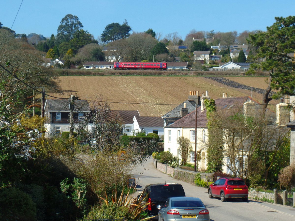 Marky7890's tweet photo. @GWRHelp's 153325 at Perranwell on the #Falmouth branch line this afternoon. #DailyPick @networkrail. #Cornwall #Trains https://t.co/konPBwCnJD