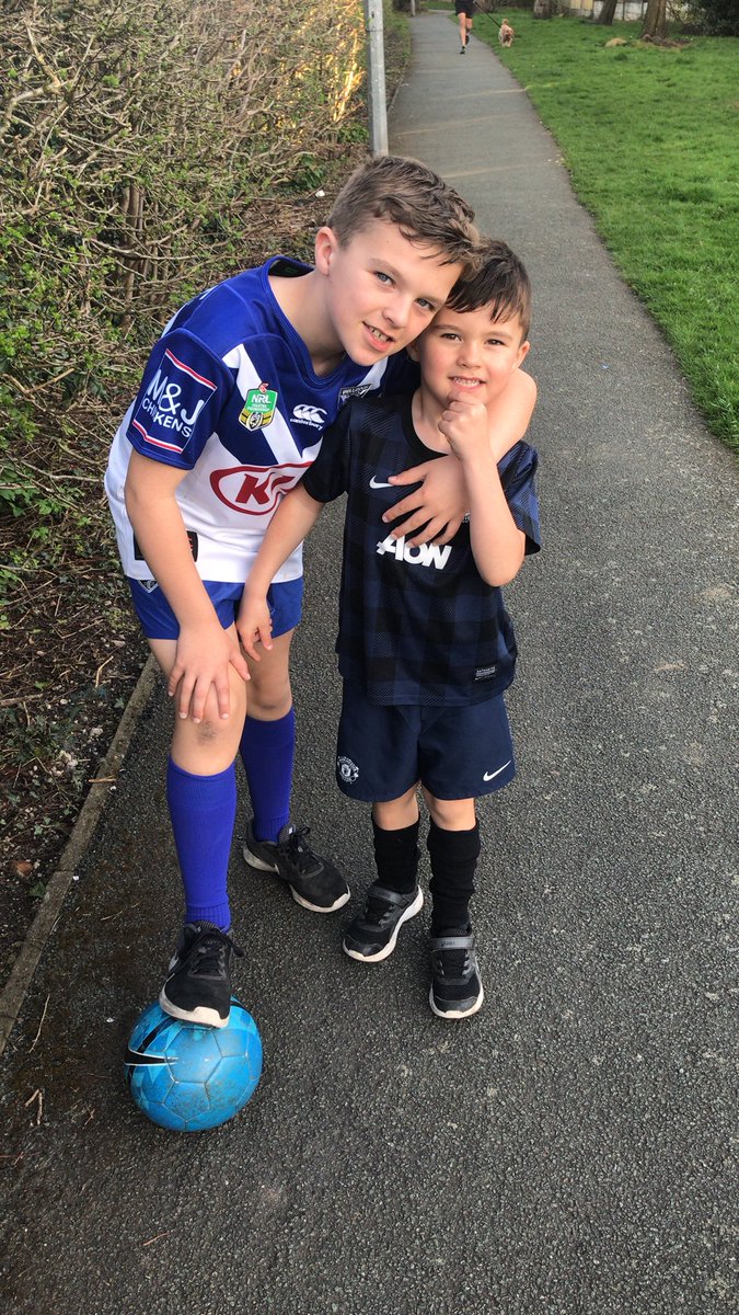 BigMillsy8's tweet photo. A warm, sunny night at last 🙌🏻 #offtothepark https://t.co/auGuXpuqI5