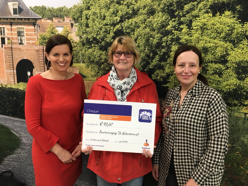 EricavGenderen's tweet photo. Deze week mochten wij een #cheque uitreiken namens @RabobankAV voor de #clubkasav! Deze ging naar buurtvereniging De Watertoren https://t.co/ttZVyA8b6C
