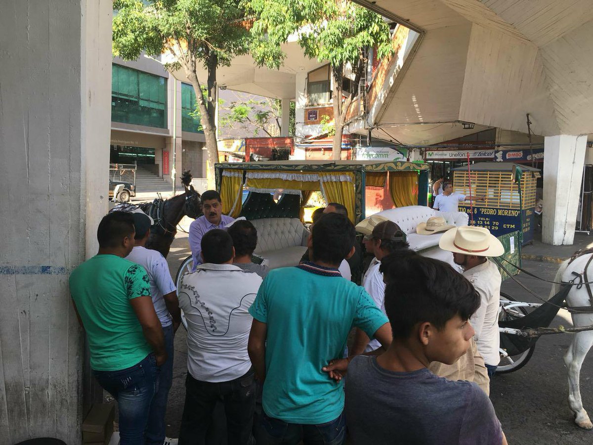 casanovagdl2018's tweet photo. Soluciones y no represiones, son los acuerdos logrados con los trabajadores de Calandria de San Juan de Dios. 
#Guadalajara2018 una ciudad para todos.
#Casanovagdl2018 https://t.co/ZmLzcRwsh5