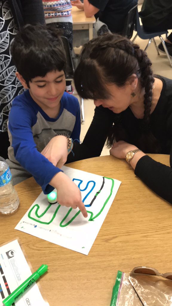 alia_awaysheh's tweet photo. My Ss and I teaching @MrsSTsang KG buddies @EagleHeightsPS #coding w @Ozobot -- #manypossibilities #cursivenames https://t.co/mHgnhSX8ci