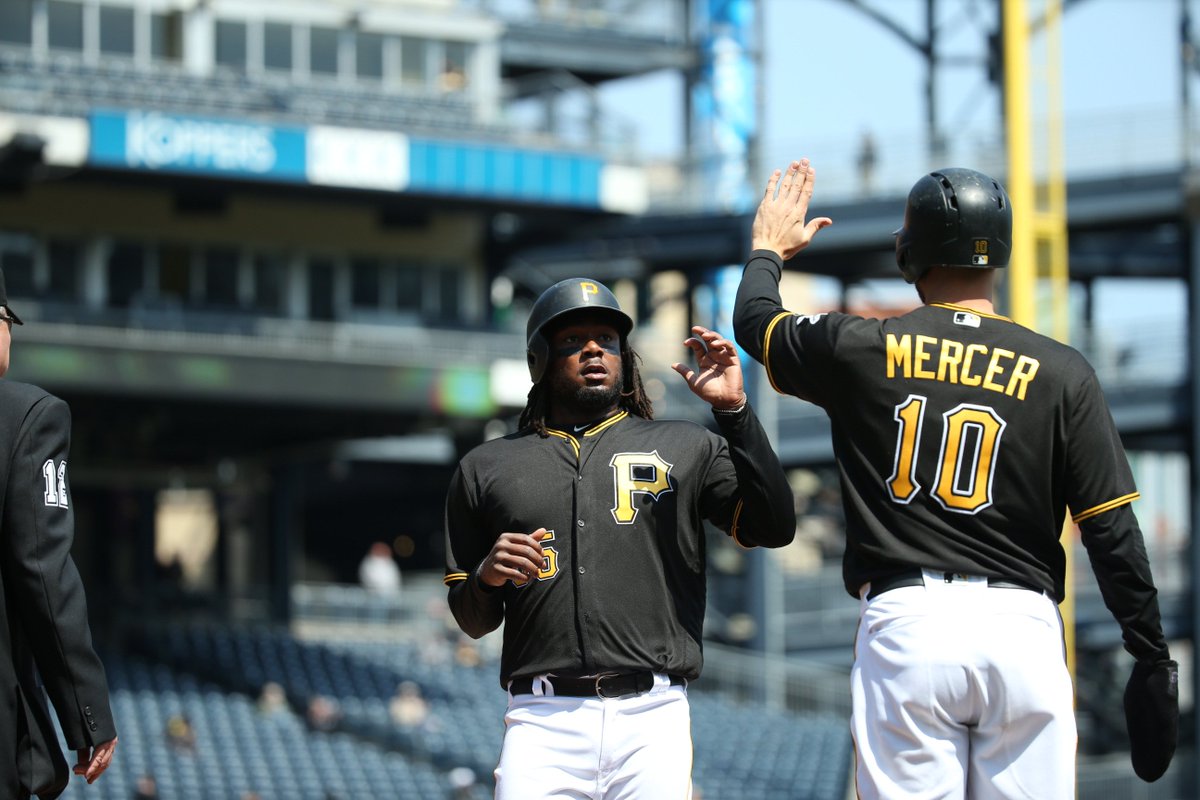 Pirates's tweet photo. ❄️❄️#FREESEWARNING❄️❄️

@david23freese with a 10-pitch at bat and drives number 10 to the wall for a 2-run double!

6-1 us https://t.co/GJdCDah7sq