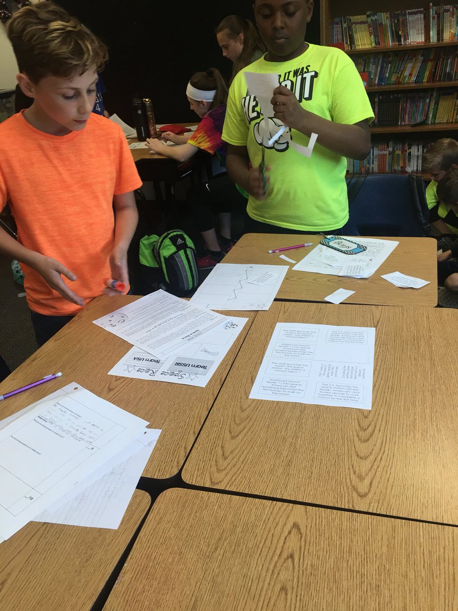 learnwithleech's tweet photo. We’re racing to learn about the Space Race 🌏⭐️☄️ @sonntaglearns https://t.co/Urdq6rA0sT
