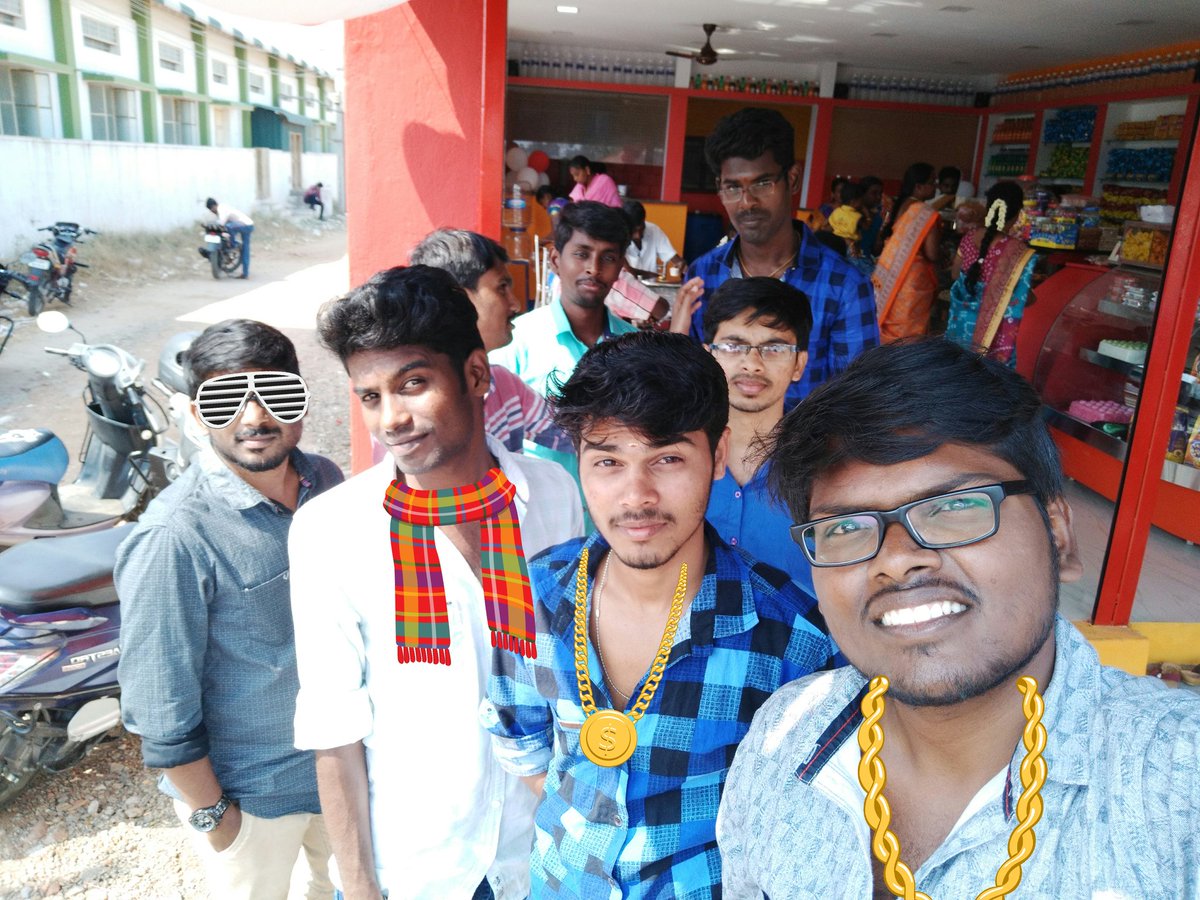 YONASATHROCK's tweet photo. ஆயிரம்தான் சொல்லு friends தான் best https://t.co/vbXFG1fxBZ