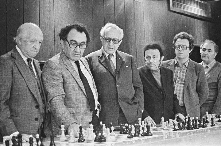 Douglas Griffin on X: Brussels, 1987. @JamesPlaskett, Mikhail Tal