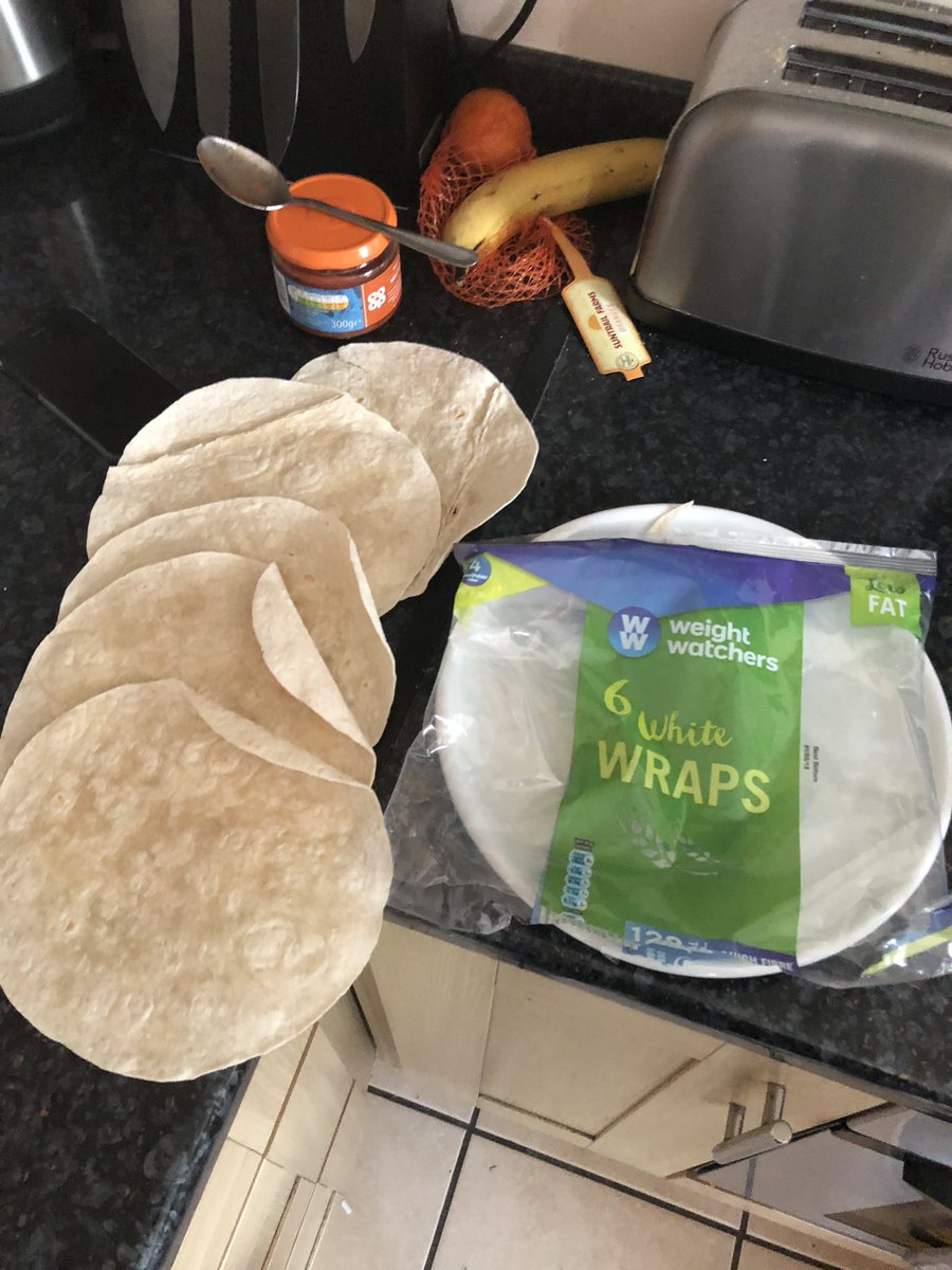 Mike_Fox93's tweet photo. @WeightWatchers I know we are trying to cut down and all that but 5 wraps instead of 6 is a little extreme! 😡 #weightwatchers https://t.co/83sh3j9Tii