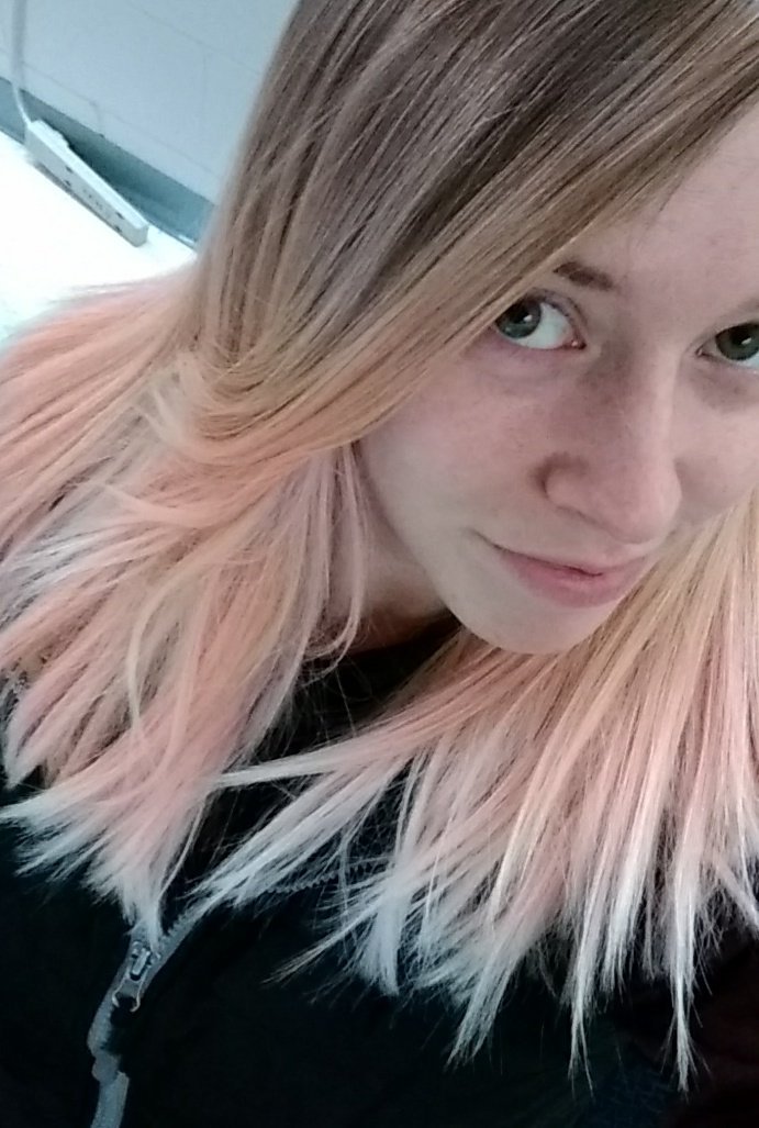 thirdvalkyrie's tweet photo. I'm blonde again. What up 🌻 #bisexualbabes #lgbtcuties #newhaircolor https://t.co/coAg9B41hl