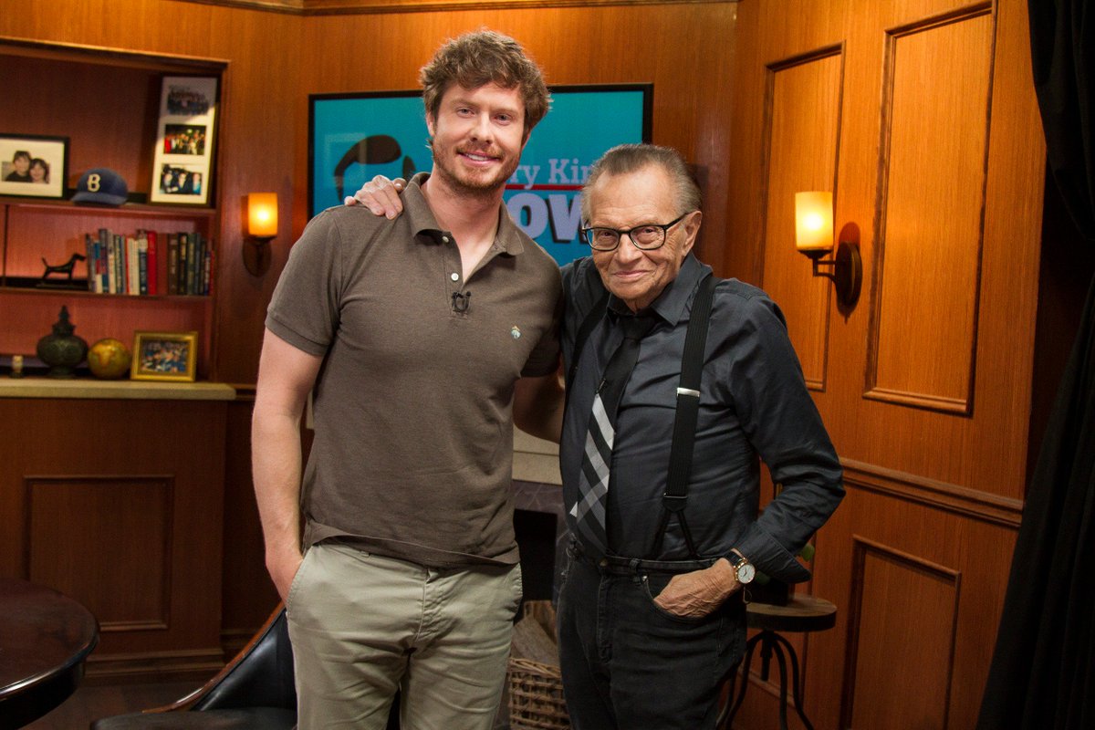 kingsthings's tweet image. You won't want to miss this hilarious chat with @ders808 as we discuss @GameOverManFilm, starring in @mindykaling's new show @NBCChampions, hip hop, and I even learn some colorful new vocab! #LarryKingNow 

WATCH: youtube.com/watch?v=HDoAE1…