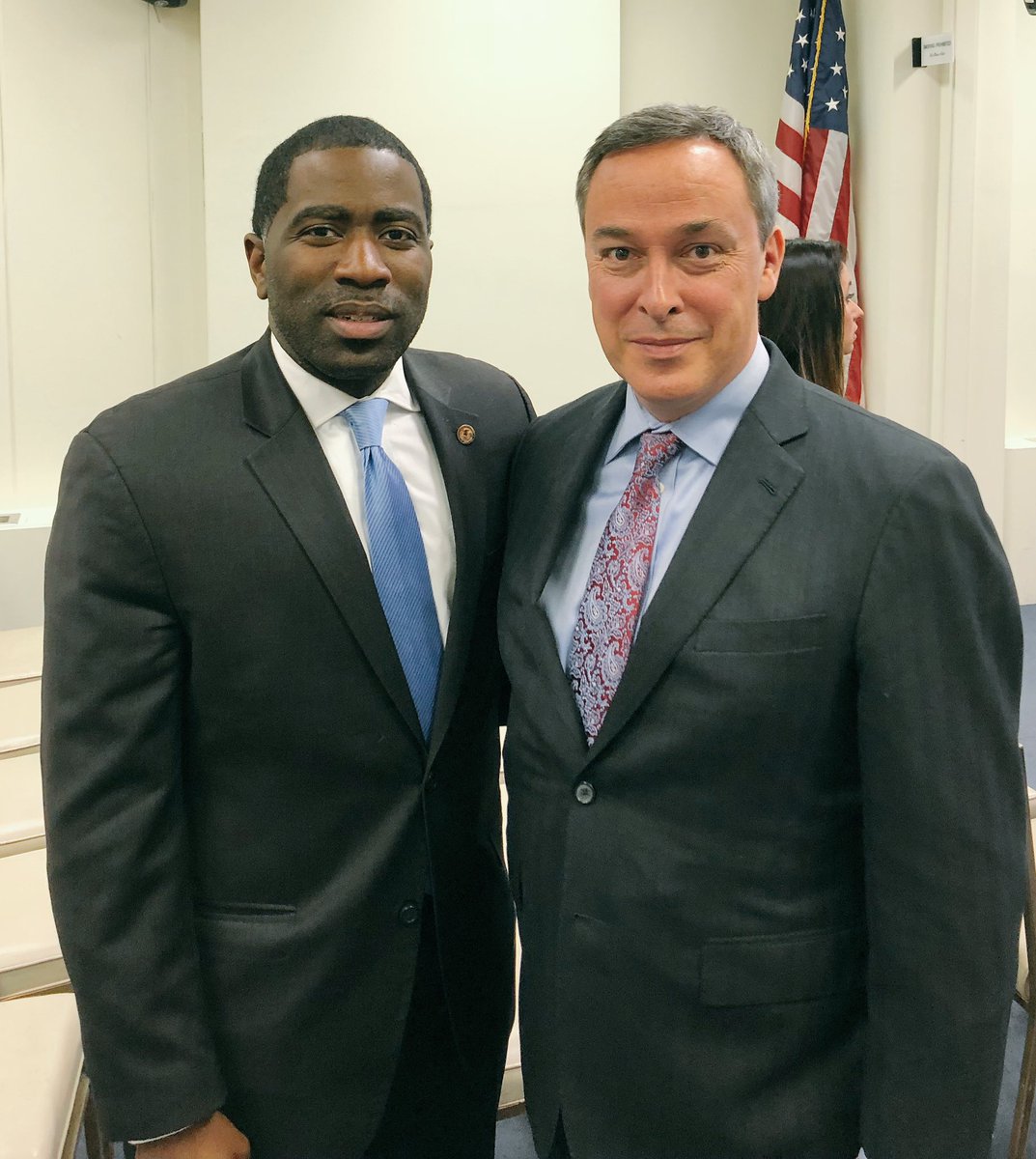 ILRoadBuilders's tweet photo. @IRTBA President @mikesturino grabbed a #photoOpp with House Transportation Committee Chair Marcus Evans following a hearing on #designBuild @Repevans33 #ILtransportation #advocacy https://t.co/ch9TmdpaV7