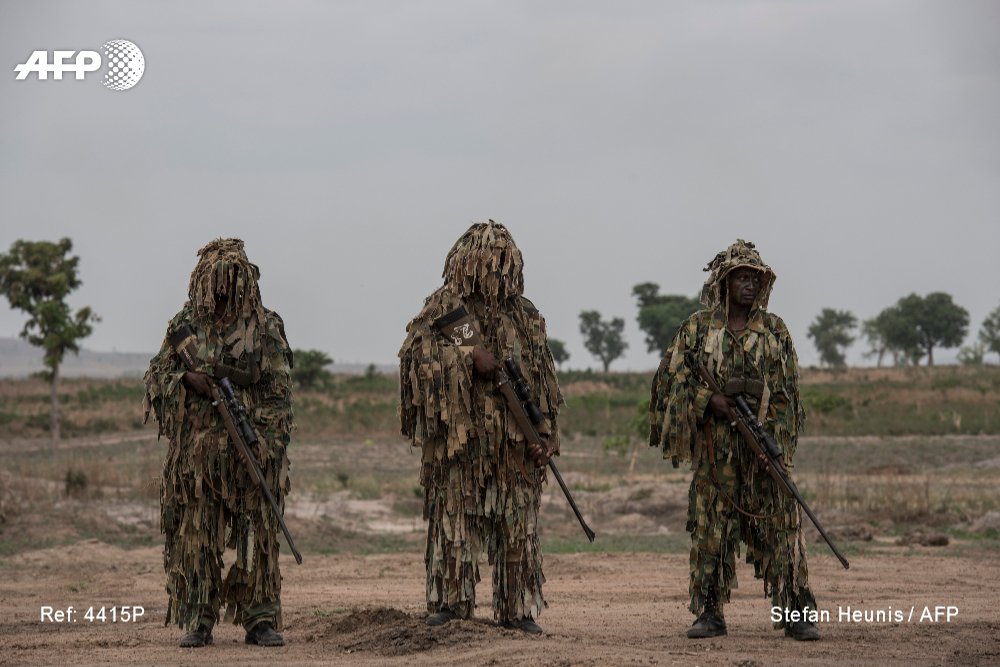 Face à Boko Haram, les soldats nigérians doivent s'adapter aux tactiques de guérilla u.afp.com/opDo par <a href="/SJFindlay/">Stephanie Findlay</a> #AFP