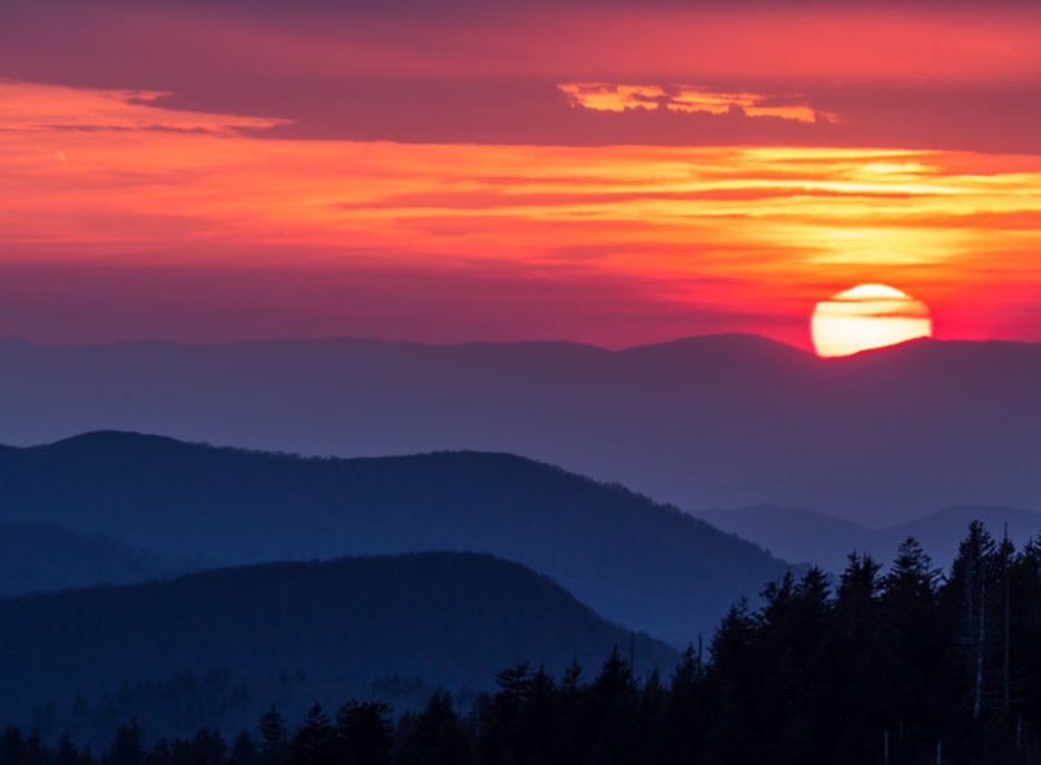 Us deixem amb aquesta foto de la posta de sol des del nostre observatori de #SantEstevedelesroures
