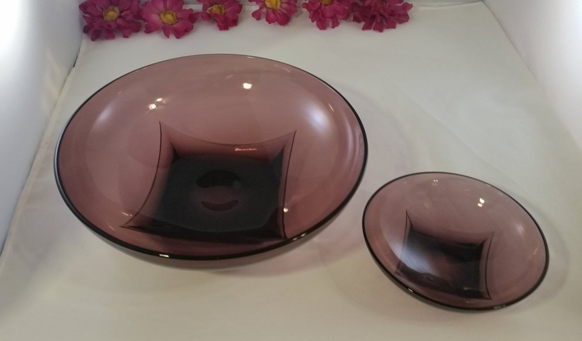 Lyn_Bluefish901's tweet image. Vintage Moroccan Amethyst Colony,  2 bowls, Hazel Atlas Glass Company, 50 years old, Chip &amp;amp; Dip Dish, Party Serving,  PURPLE Bowls etsy.me/2uGEdpO #AmazingFunVintage #Etsy #KitchenEntertaining
