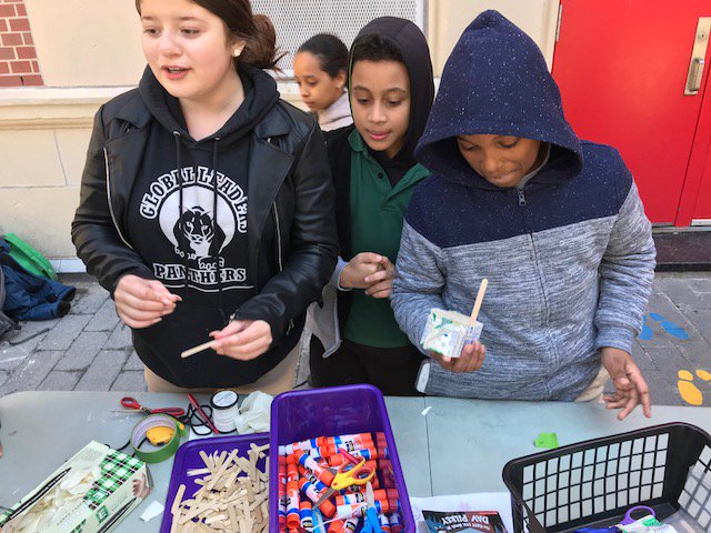 SGL378's tweet photo. SGL students lead recycling games and celebrated Earth Day with fellow @NYCSchoolsD1 students #earthday #D1community https://t.co/dPLbwl5qxe
