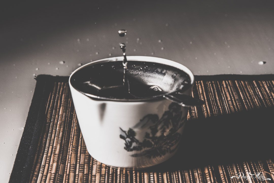 teamasterscupsp's tweet photo. La comprensión, apreciación y selección de un té va más allá de sus hojas. El refrán chino dice, “el agua es la madre del té y el recipiente es el padre del té”. Como portador del té, el agua afecta en gran medida al sabor de este. #TMCS2018 #TeaMastersCup #mixology #teatender https://t.co/9qFmPQYi7A