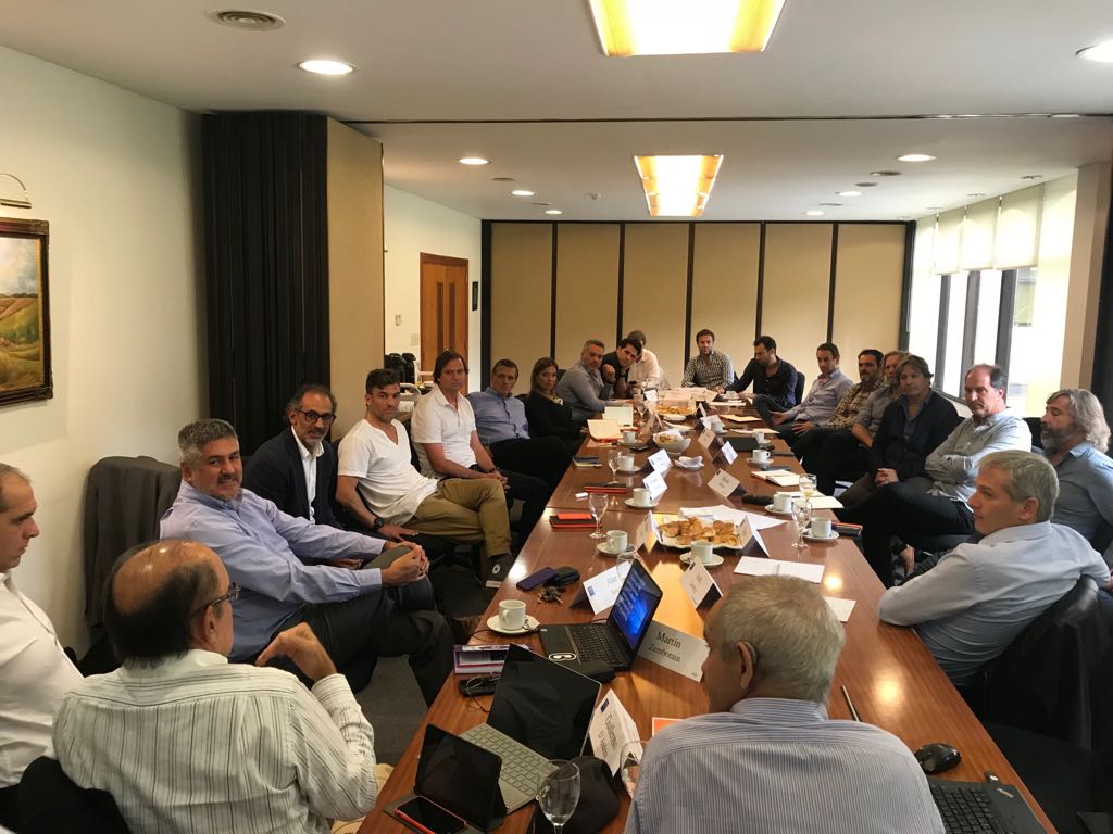IAE_Austral's tweet photo. "Las Trampas de las Franquicias. Claves para el desarrollo efectivo". Hoy en el Ciclo de Talleres de CEOs Retail junto a @mcomi6 Dir de @FrancorpArg. Debate y reflexiones sobre el tema a nivel local, regional y global. @guilledandrea1 @mrzemborain #CLEMER #Retail #CEO #IAEBS https://t.co/oxOh7mhv4w