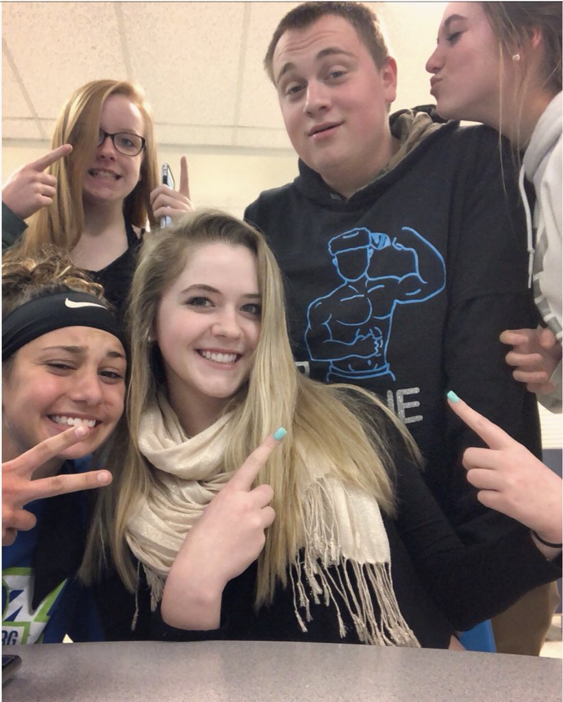 kovach_jenn's tweet photo. found the chick magnet!! :) #whereismrboone @MRBOONEofficial https://t.co/uuUnslBLcl