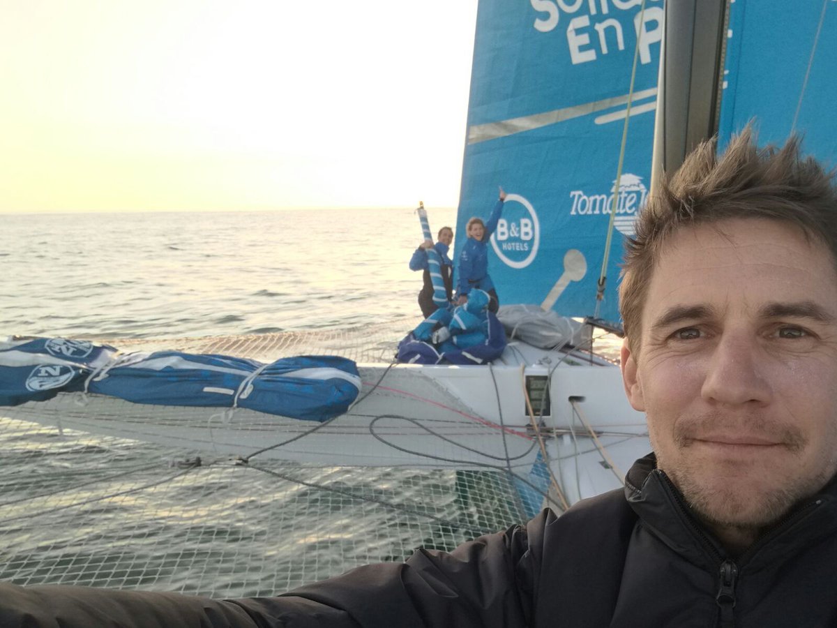 [CONVOYAGE] 🔛 Conditions aoutiennes pour le convoyage direction les Sables d'Olonne <a href="/1000millesLS/">1000 milles des Sables</a>. ETA jeudi soir. <a href="/Multi50/">Multi50</a> <a href="/SoliderEnPloton/">SolidairesEnPeloton</a> avec Marine Barnérias, marraine du #trimaran, Thierry et thibaut ! #firstrace #sunset #yapasdeventmaiscestbeau