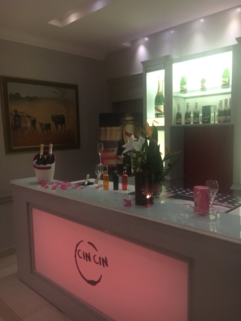 leylurr's tweet photo. What I got up to last Wednesday @NorfolkFairmont https://t.co/CYBER8nDKx #CinCin #CinCinBar #BarsKenya https://t.co/BekZ0ecO4q