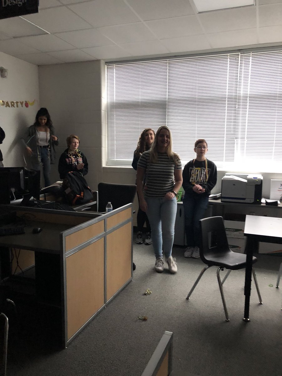 mv_yb's tweet photo. Say hello to next years leaders! #editorialboard #sectioneditors #ybginan https://t.co/OPfdcdpPG1