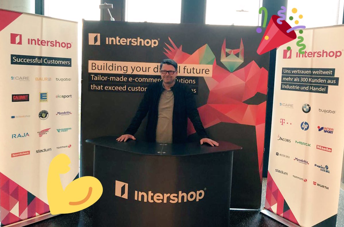 frau_pahoma's tweet photo. The #b2bootcamp is just over, when our busy bees already set up our #transformer booth @pot2018 in beautiful #hamburg 🙌🏻 Look‘s great @Bleckweb & @IngoLangen 🤗 Let‘s call it a day and stay tuned! #pot2018 #strivedigital #neverstop #digitaltransformation @intershop 👩🏼💻 https://t.co/eaavRTW5Nc