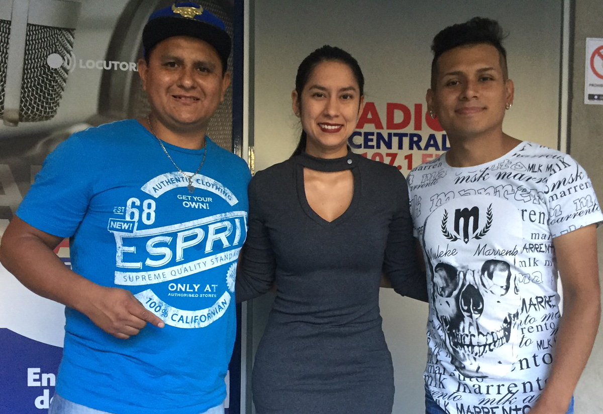 Revista_Sur's tweet photo. Compartimos un nuevo episodio de #SalsaalParque de radio @Ucen ... En esta oportunidad @dianaleal_15  conversa con Lalo Mena y Terrones Yeicob Houston sobre la Salsa en la calle...
https://t.co/scrB6eKxlP https://t.co/pWbZEFmeS7