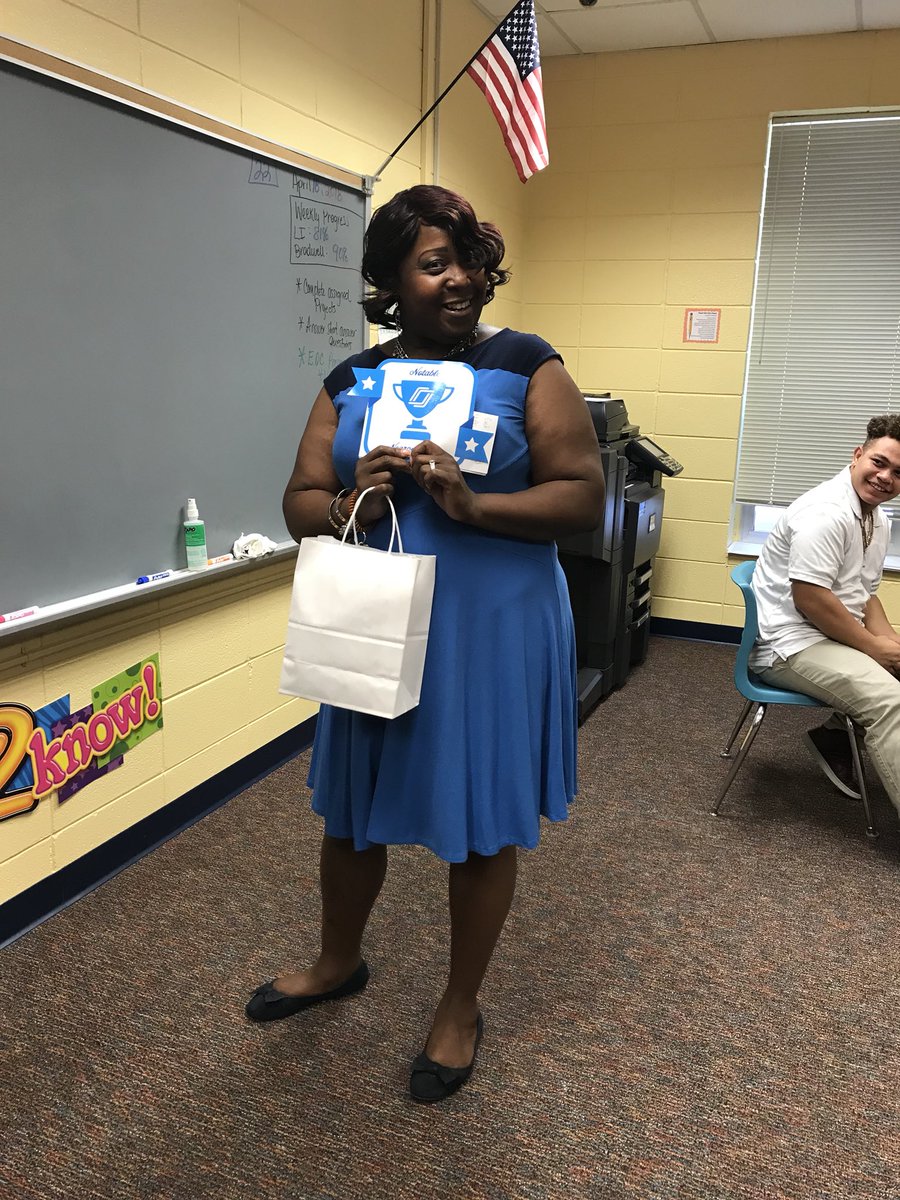 itsjnash's tweet photo. With over 40 sessions launched in the last 6 months - let’s say congratulations to Takisha Gates, Horizons’ Notable Nearpod User! #LCSSBadges @LibertyCoSchool @Horizons_lcss https://t.co/4n14z6DN7s