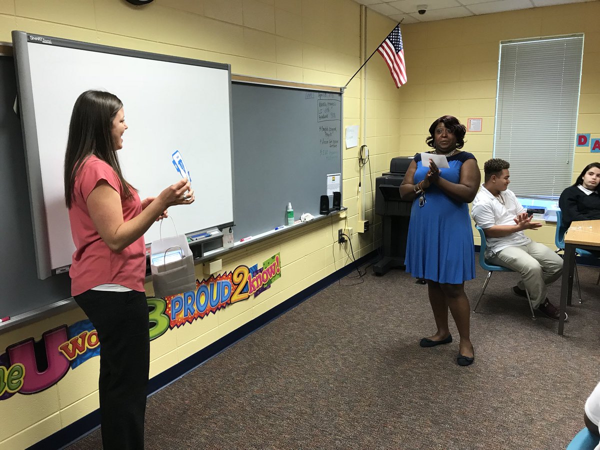 itsjnash's tweet photo. With over 40 sessions launched in the last 6 months - let’s say congratulations to Takisha Gates, Horizons’ Notable Nearpod User! #LCSSBadges @LibertyCoSchool @Horizons_lcss https://t.co/4n14z6DN7s