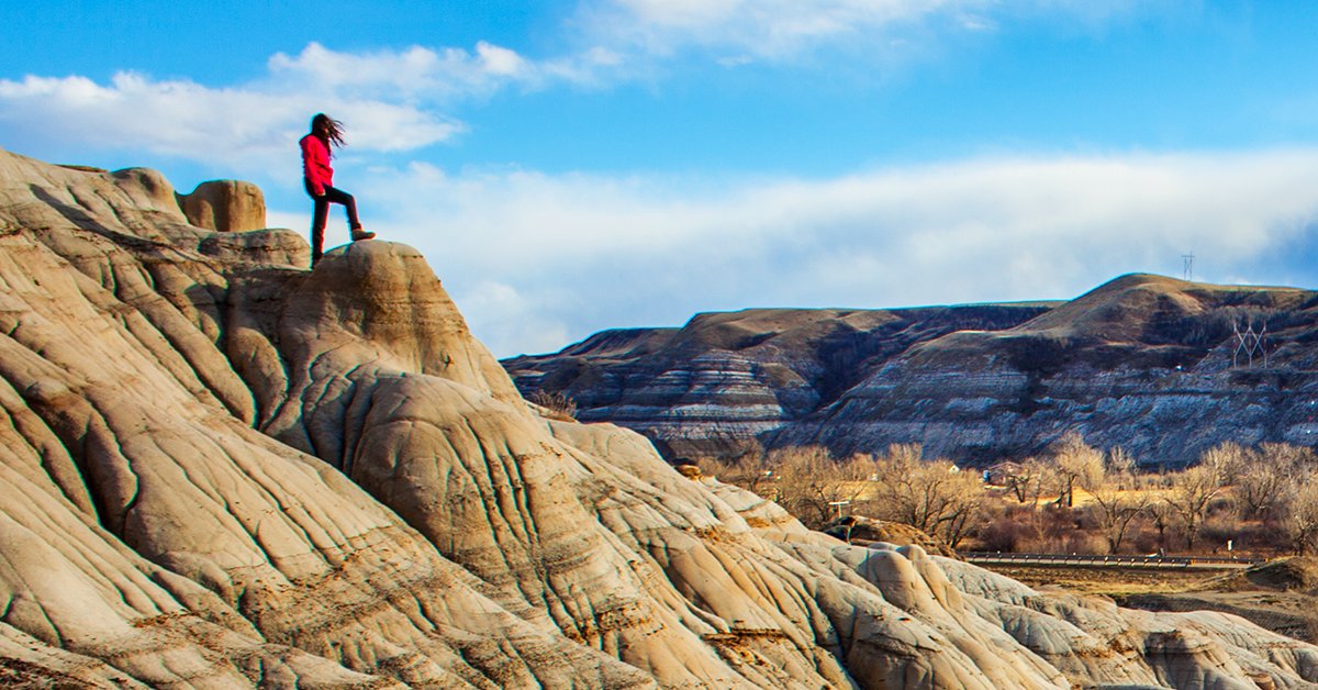 TravelAlberta's tweet photo. A Badlands getaway? How about dinner and a show for two, then dino hunting the next day? https://t.co/pZKIRQkl5w https://t.co/s7rvIZZcLZ
