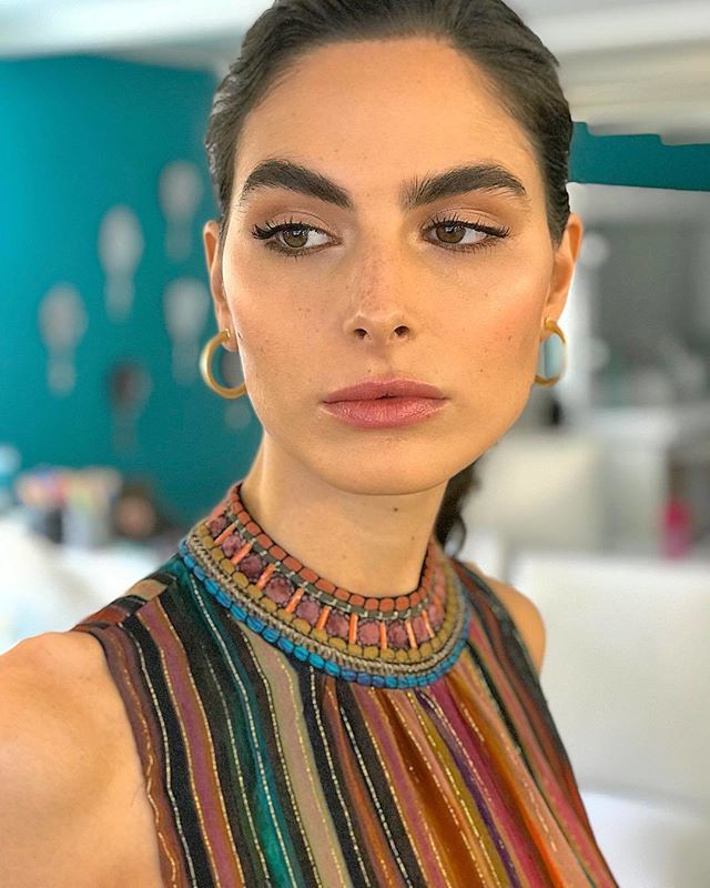 Modelo #EliteChile <a href="/sofiastitchkin/">Sofía Stitchkin</a> Maquillaje <a href="/valedelsolar/">Vale del Solar</a> en <a href="/tereirarrazabal/">TereIrarrazabal</a> estudio y pelo @nicoheviapelo y <a href="/laguapasimona/">La Guapa Simona ®</a> ift.tt/2Hs11yP