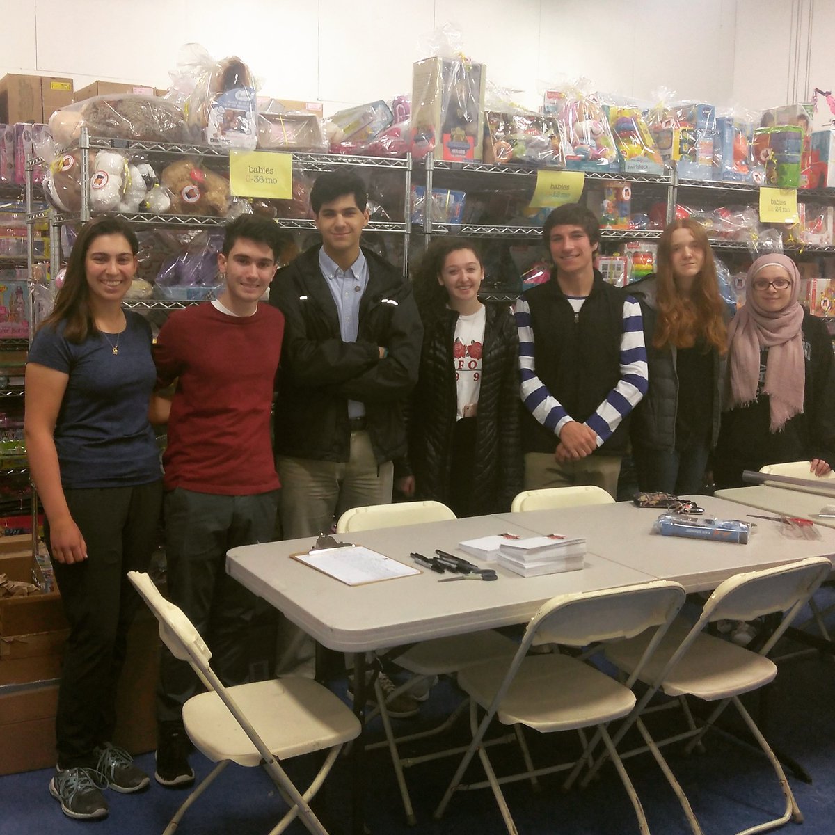 BTCSmiles's tweet photo. We are always so grateful for the opportunity to work with local schools and their brilliant students! Thanks @bhblackhawks @nationalhonorssociety for volunteering with us! Your support meant the world to us and the brave kids fighting cancer every day 😊
 #btcsmiles #studentnhs https://t.co/omD2ZsM4Ak