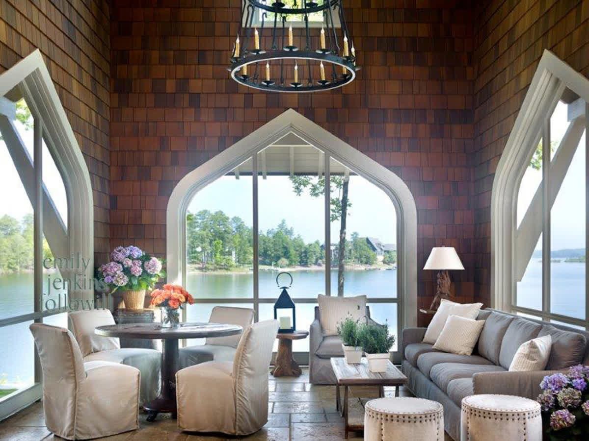 _susanferrier's tweet photo. Amazing windows, stunning wall covering and fabulous view... this room has it all. #SusanFerrier #interiorinspo #homedecor #architecturedesign #wallcovering https://t.co/9bYutMR2gh