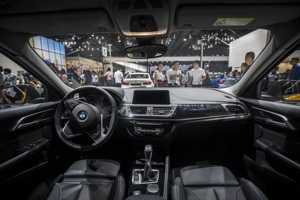 BMW and Tesla have the most to gain from striking out on their own in China bloom.bg/2JUzrZc