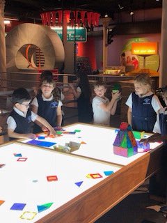 NicoleHubbs1's tweet image. Children see magic because they look for it!
Level 1 had an amazing trip to the science center. 
#learninginlevel1 #shmsbears #doscience