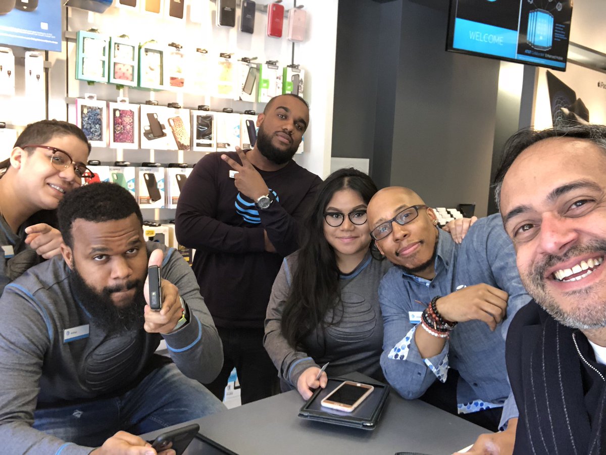 YES!! TV IS ON US! Come and visit us at AT&amp;T Chelsea(592 6th Ave.) <a href="/bashar_yazgi/">Bashar Yazgi</a> <a href="/AdamMRagab/">Adam M. Ragab</a> @JAYORTIZNYC @Yannickcv #OneNYNJ #ourthing #TakeBackNY