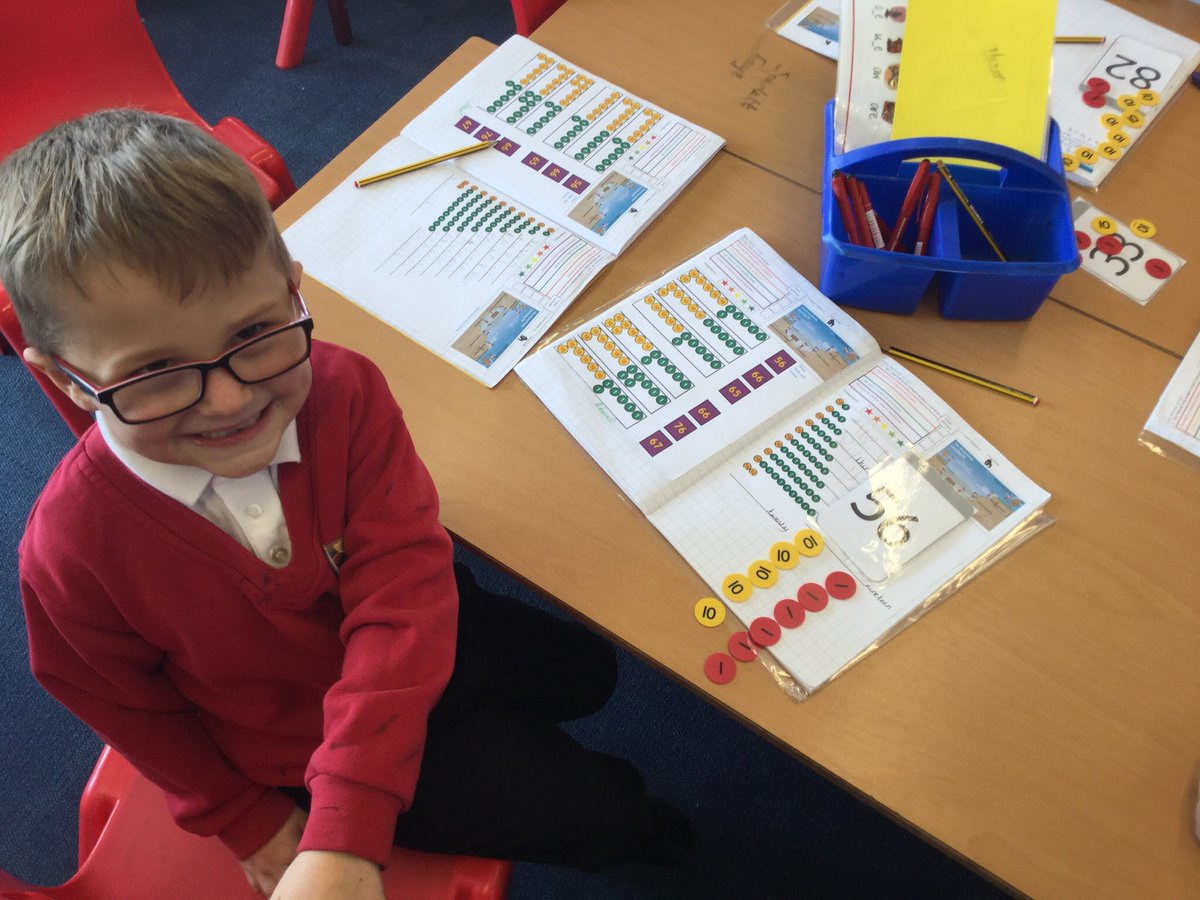 GreenfieldsKS1's tweet photo. Manipulatives in maths ➕➖➗✖️#showhowyouknow @greenfieldsps https://t.co/wkMG48aduS