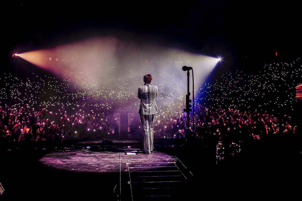 Stylesnenia's tweet photo. lights will guide you home
_________________________________
#harrystylesliveontour
#harrystyles https://t.co/MxpfbVtZra