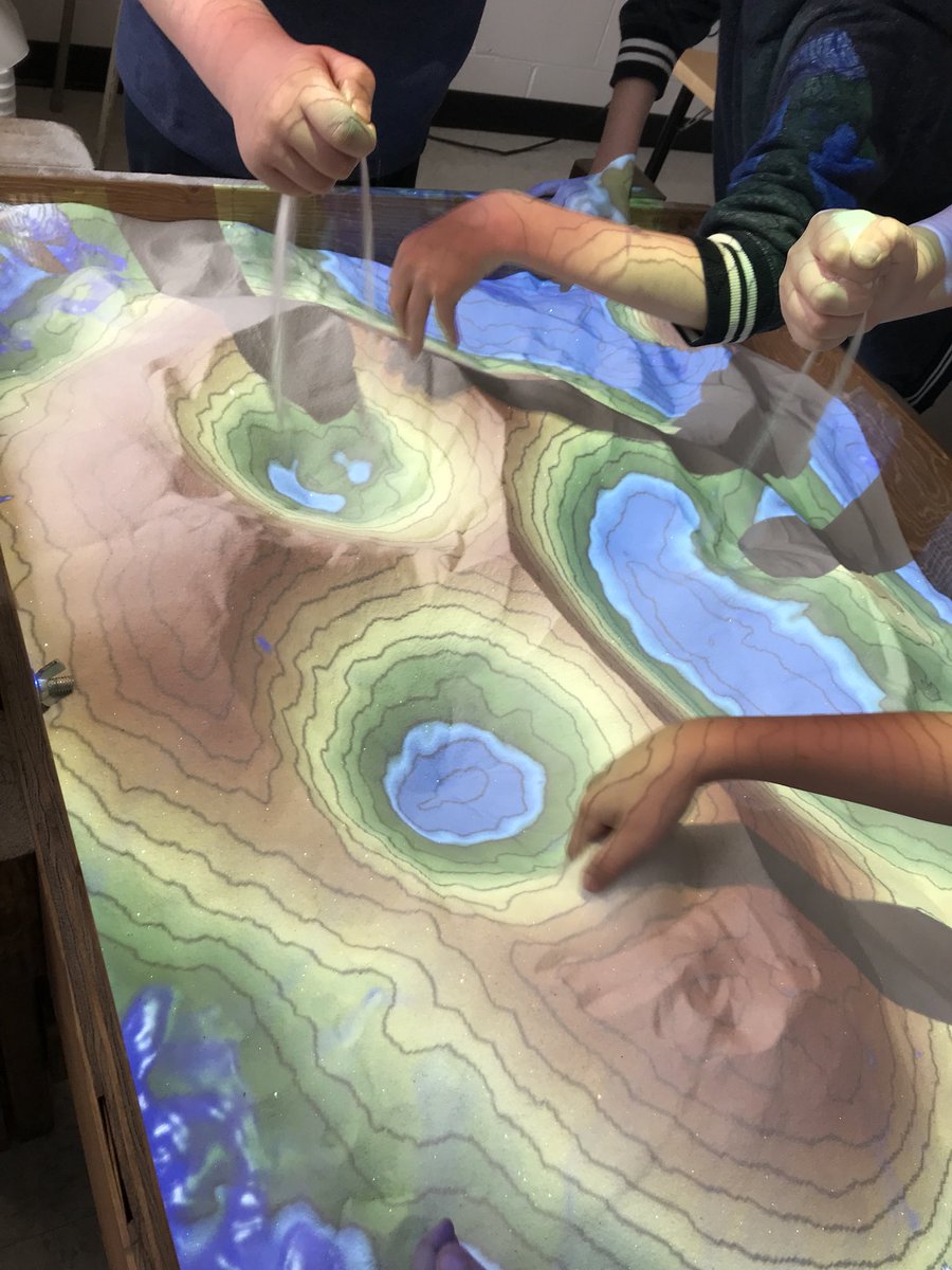 AESFunWing's tweet image. Introducing the #ARSandbox to my #Grade4s @Andover_Elem @techmental