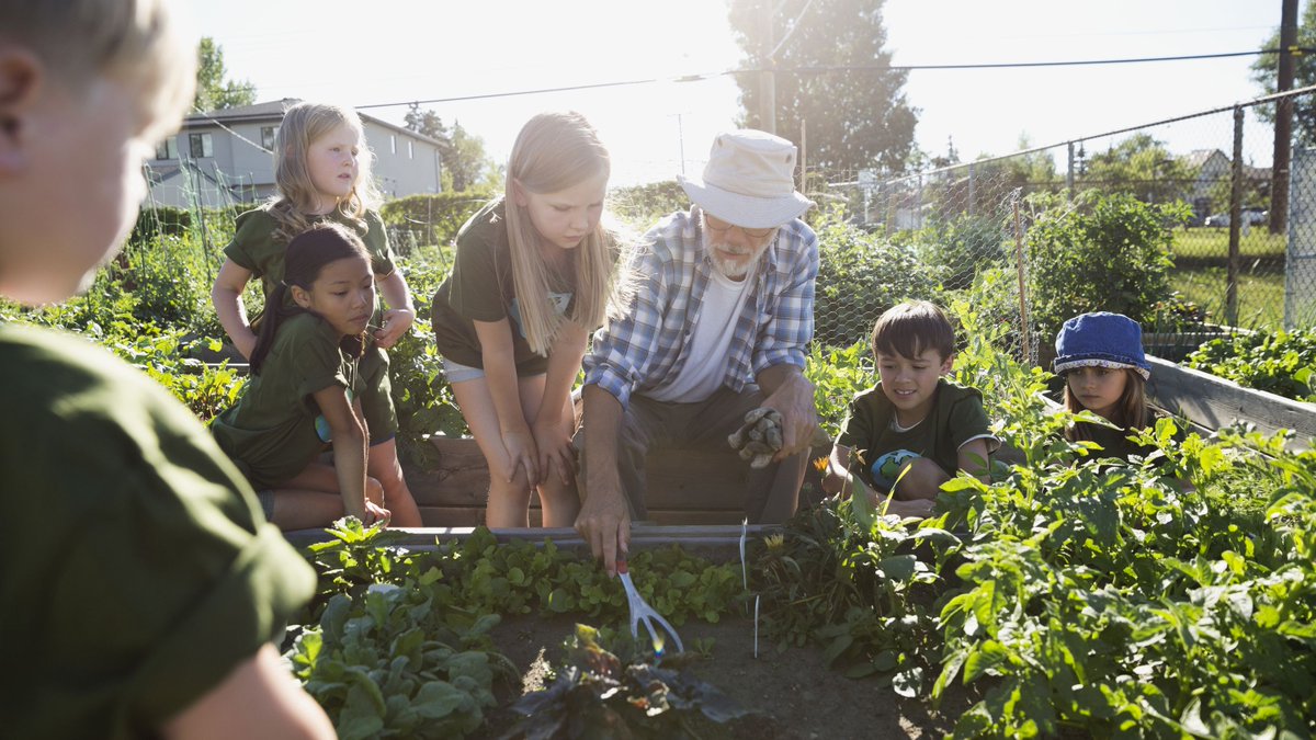 edutopia's tweet photo. Helping students see how they can have a positive influence on their community and the world goes beyond teaching and modeling empathy. https://t.co/fjIts0X4Cb https://t.co/BNx0IzuCUr
