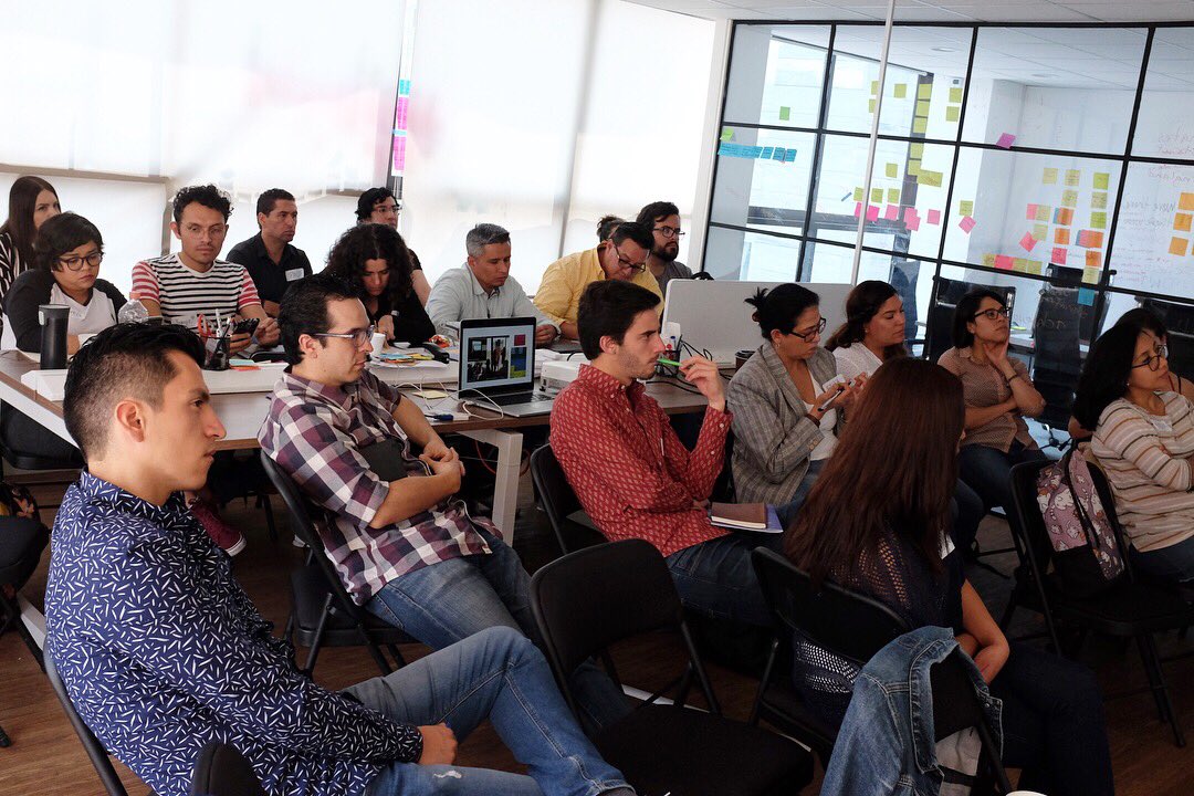 servicedesignmx's tweet photo. Fotos del curso de Investigación con Tanya Estrada 🕵️♀️ #servicedesignmx https://t.co/QX9I28VUCT