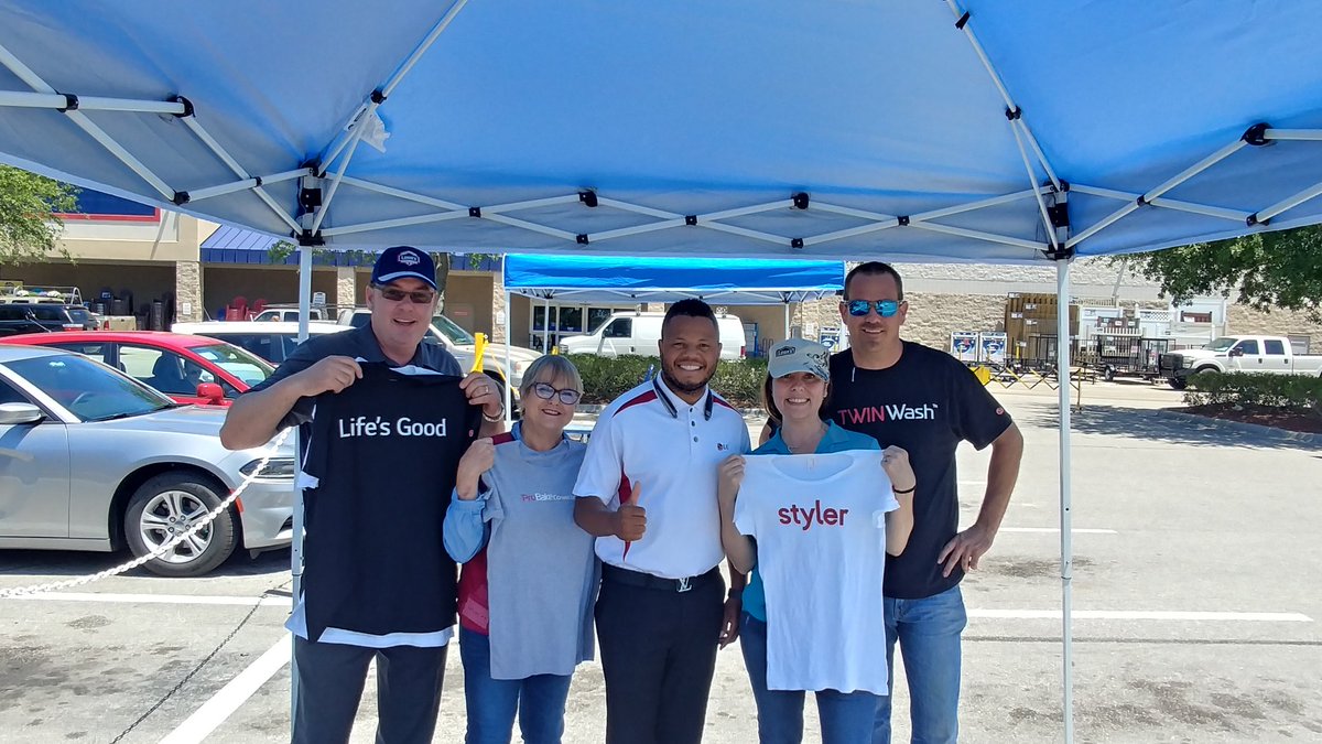verlinmoorejr's tweet photo. Great turn out at #Lowes740 in Saint Petersburg, FL the pro service event was a huge success!!!! Thanks guys looking forward to plenty more with you guys!!! https://t.co/Hr2NcGJBjA