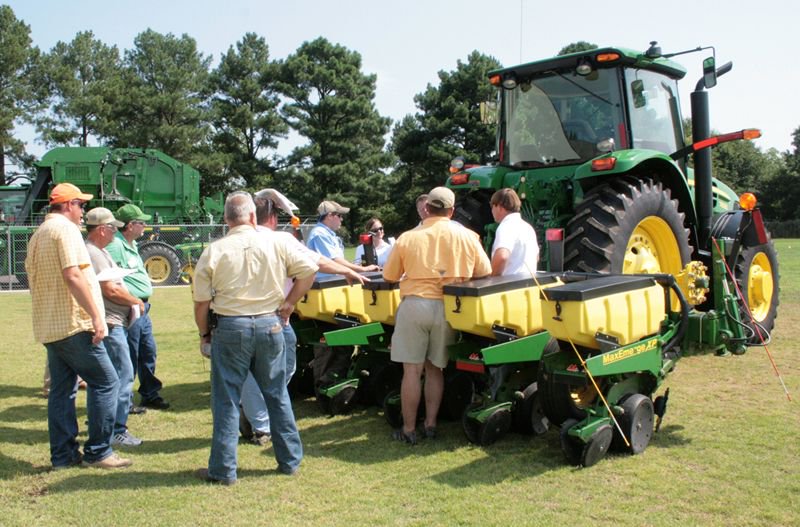 burkhardsfl's tweet image. 7 #JohnDeere Tips for Tractor Safety: buff.ly/2HNs3gB #SafetyFirst #TractorTips