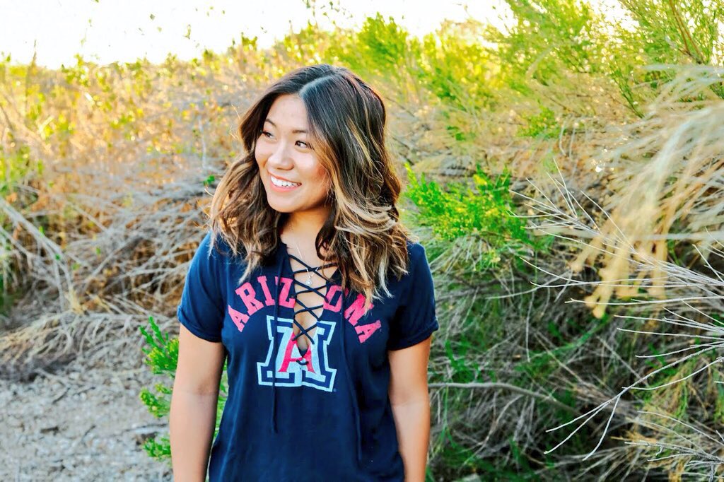 allie0223's tweet photo. Can’t say I won’t miss it... Oh wait I won’t. Byeee👋🏽 Class of ‘18 #BearDown 🐻🎓 https://t.co/prUnLzHtdl