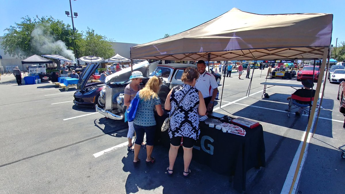 verlinmoorejr's tweet photo. Great turn out at #Lowes740 in Saint Petersburg, FL the pro service event was a huge success!!!! Thanks guys looking forward to plenty more with you guys!!! https://t.co/Hr2NcGJBjA