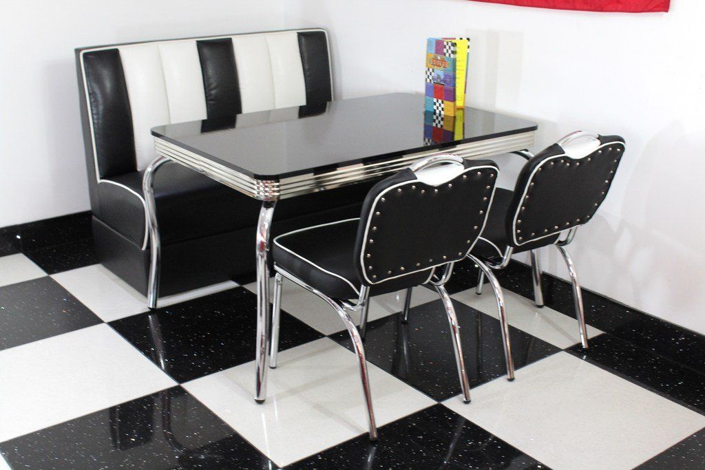 JustAmericana's tweet photo. Black Booth, 2 Chairs and Black Four Legged Table https://t.co/pO5uzog4T7 https://t.co/HWYXUH0D8e