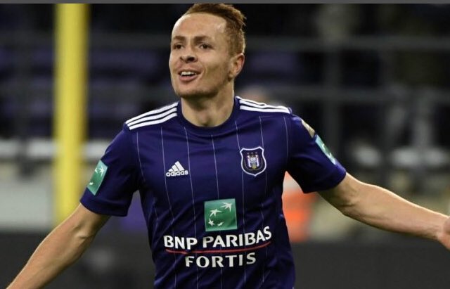 MikaelRSCQ43's tweet photo. Petite question pour les supporters du #Standard : Vous le connaissez encore ? #STAAND #rsca #trebel #antiStandard https://t.co/EhAQh8fZ0R