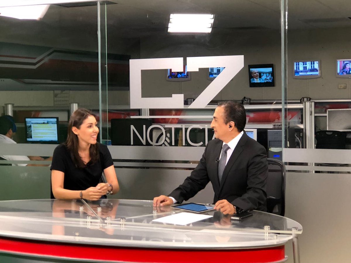 ximenaruizuribe's tweet photo. Les agradezco a quienes me escucharon hace un momento en Noticiero @C7Jalisco. Fue un gusto habernos reunido @cejamercado! Muchas gracias por tu tiempo y la oportunidad!
#QueCallenLosPartidos #LaGenteManda https://t.co/qTREes0ZJJ
